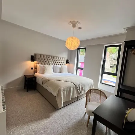 The Glen Quarter Guest house *