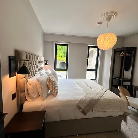 Guest house The Glen Quarter *