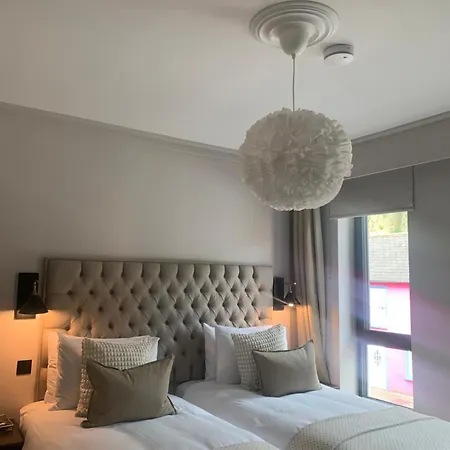 The Glen Quarter 4* קינסייל