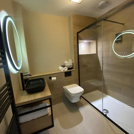 The Glen Quarter Guest house 4*