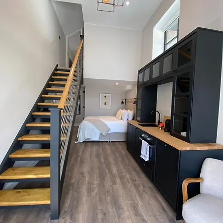 Πανσιόν The Glen Quarter 4*