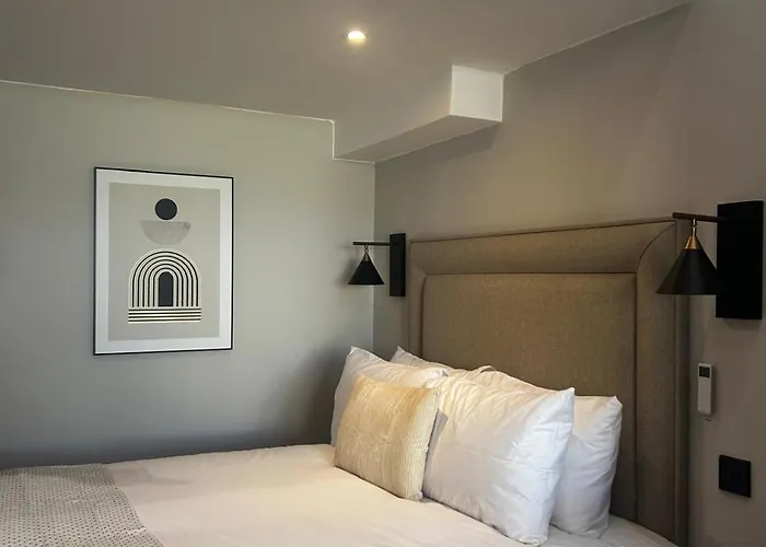 The Glen Quarter Гостевой дом 4*