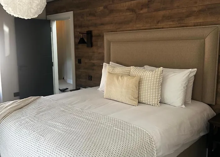 The Glen Quarter Гостевой дом 4*